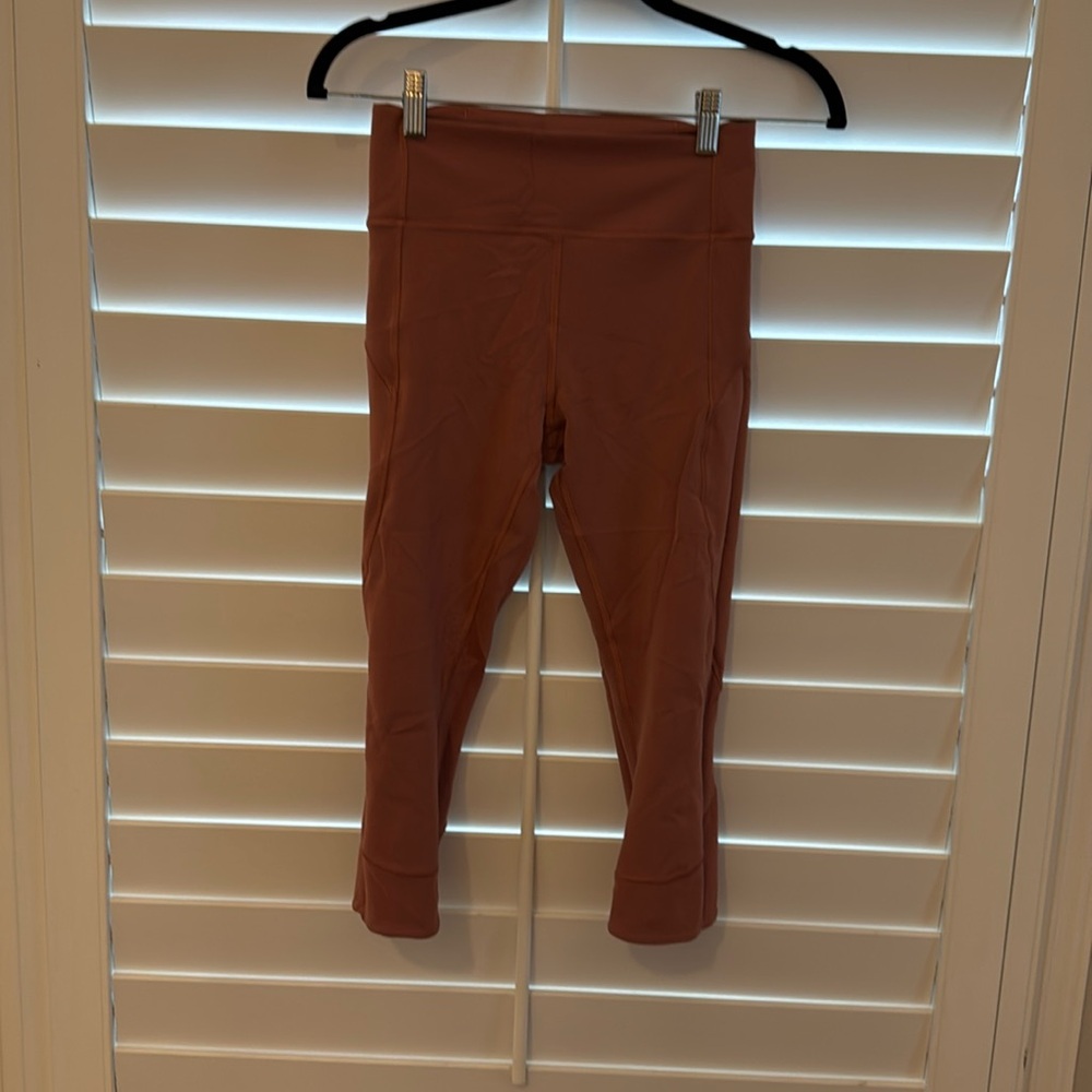 Lululemon cropped athletic legging